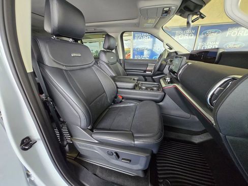 Used 2025 Ford Expedition Platinum w/ Driver's Package image 27