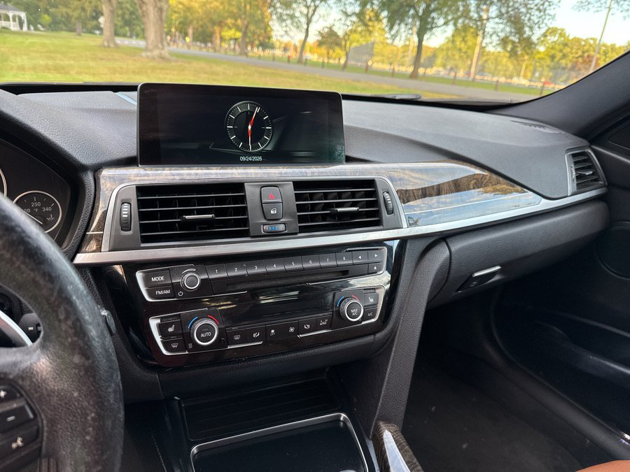 Used 2017 BMW 330i xDrive Sedan AWD/4WD image 9