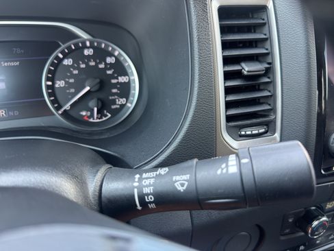 Used 2022 Nissan Frontier SV RWD image 26