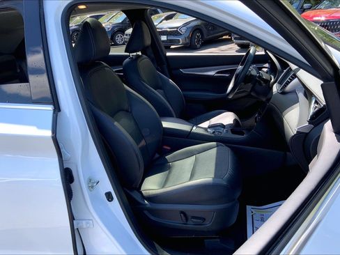 Used 2023 INFINITI QX50 Luxe AWD/4WD image 9