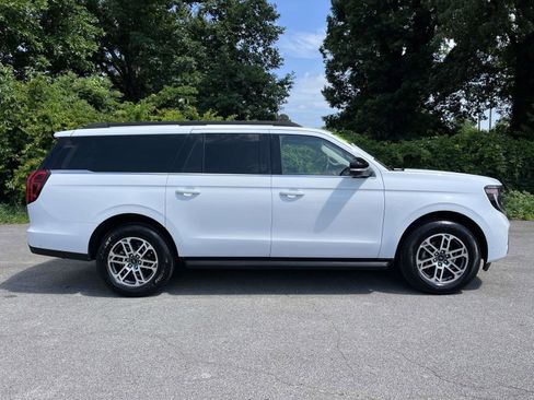 Used 2025 Ford Expedition Max Active RWD image 2