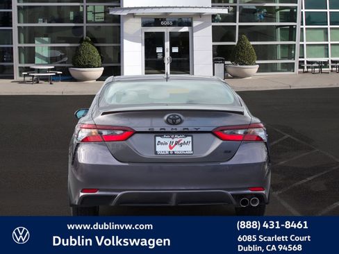 Used 2023 Toyota Camry SE image 5