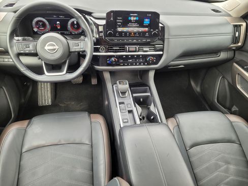 Used 2024 Nissan Pathfinder Platinum FWD image 5