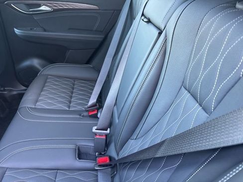 Used 2022 Buick Envision Avenir w/ Technology Package II image 28