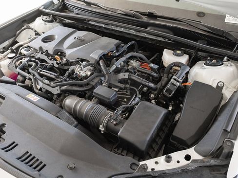 Used 2025 Toyota Camry SE FWD image 17