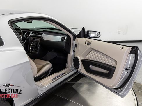 Used 2011 Ford Mustang GT Premium image 92