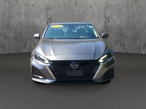 Used 2023 Nissan Altima 2.5 SV FWD image 2