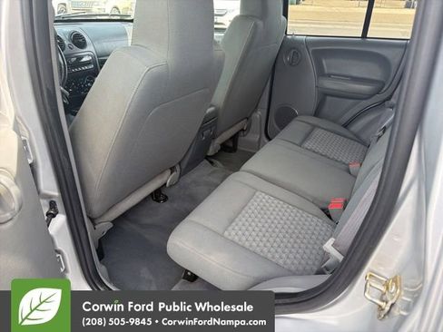 Used 2005 Jeep Liberty Sport image 28