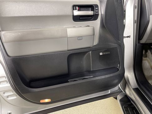 Used 2008 Toyota Sequoia Platinum RWD image 17