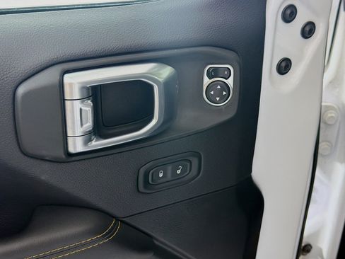 Used 2024 Jeep Wrangler Unlimited Sahara AWD/4WD image 15
