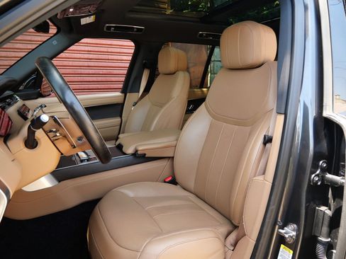 Used 2025 Land Rover Range Rover SE AWD/4WD image 16