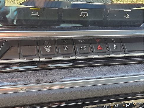 Used 2024 Chevrolet Silverado 2500 LTZ image 27