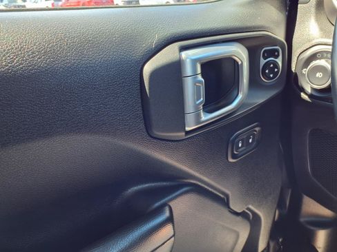 Used 2020 Jeep Wrangler Sport AWD/4WD image 18