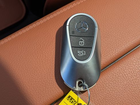 Used 2023 Mercedes-Benz GLC 300 4MATIC image 29