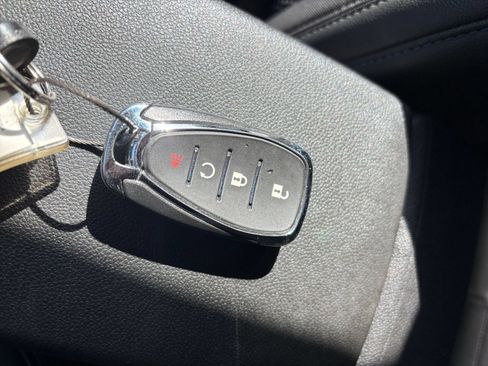 Used 2025 Chevrolet Trax LT FWD image 21