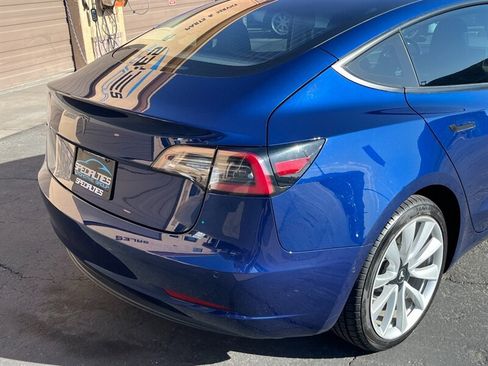 Used 2018 Tesla Model 3 Long Range RWD image 16