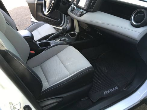 Used 2018 Toyota RAV4 XLE AWD/4WD image 30