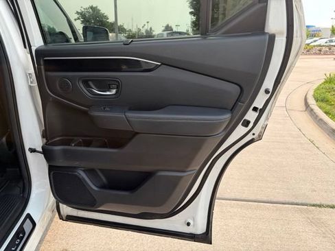 Used 2025 Honda Pilot EX-L image 18