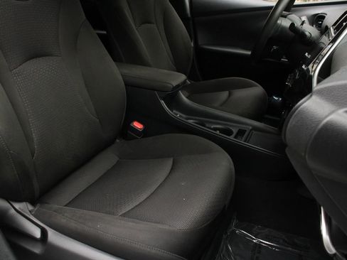 Used 2019 Toyota Prius LE w/ Carpet Mat Package FWD image 28