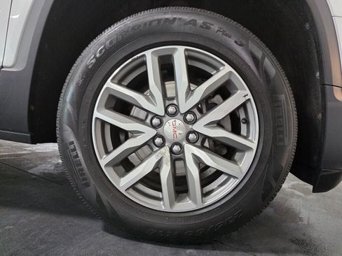 Used 2017 GMC Acadia SLE AWD/4WD image 18
