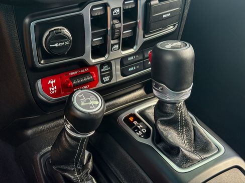 Used 2026 Jeep Wrangler Unlimited Rubicon AWD/4WD image 31