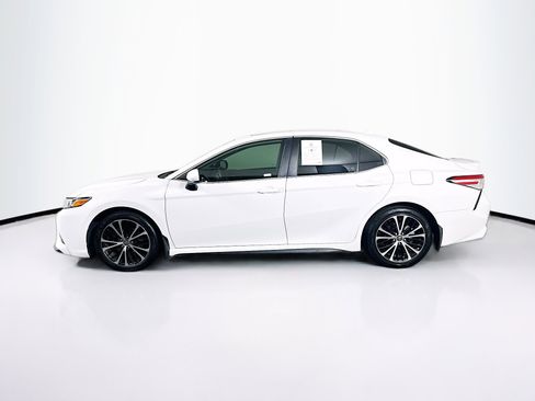 Used 2020 Toyota Camry SE image 4