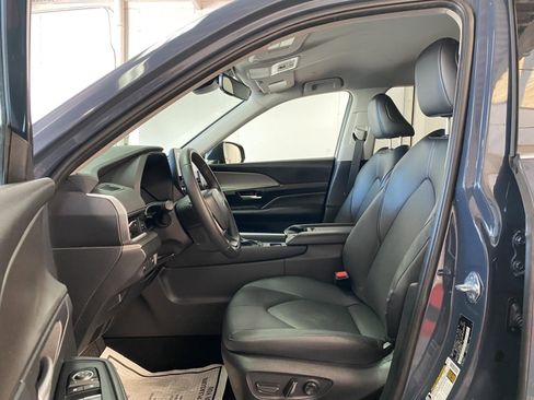 Used 2025 Toyota Grand Highlander FWD image 25