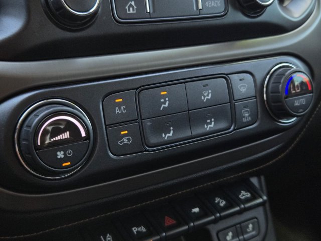 Used 2021 GMC Canyon AT4 w/ Driver Alert Package AWD/4WD image 21