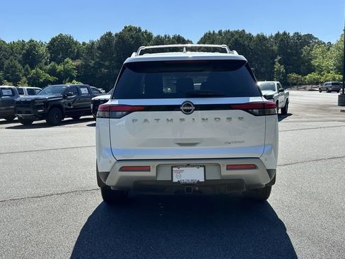 Certified 2025 Nissan Pathfinder Platinum FWD image 8