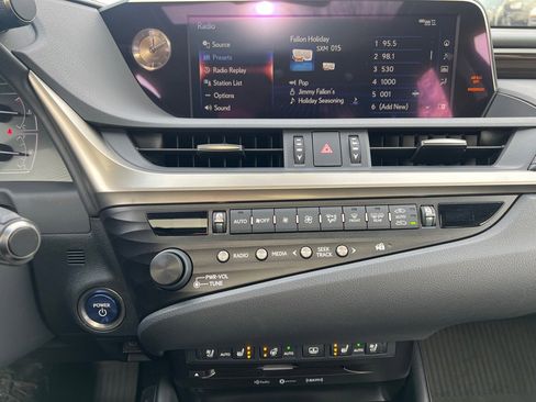 Used 2019 Lexus ES 300h image 30