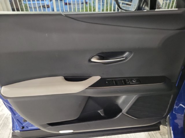 Used 2025 Lexus UX 300h FWD w/ Accessory Package (Z2) image 12