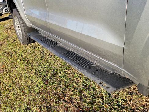 Used 2023 Chevrolet Colorado LT w/ LT Convenience Package image 12