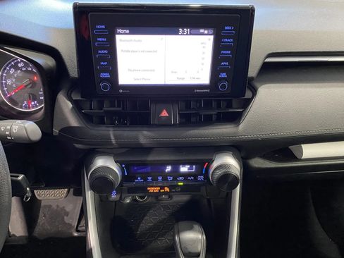 Used 2020 Toyota RAV4 LE image 14