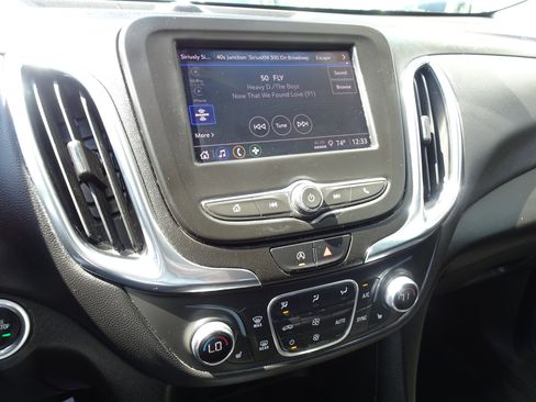 Used 2022 Chevrolet Equinox LT image 18