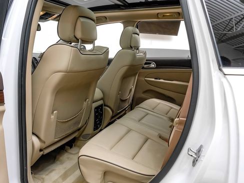 Used 2015 Jeep Grand Cherokee Overland w/ Advanced Technology Group RWD image 36