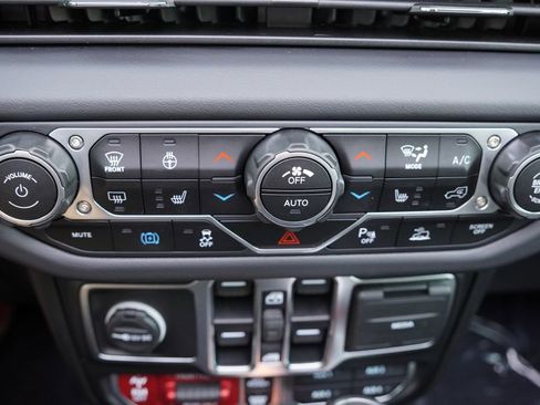 Certified 2025 Jeep Wrangler Unlimited Rubicon 4xe w/ Safety Group image 28