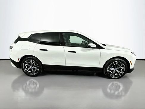 Used 2024 BMW iX xDrive50 w/ Premium Package AWD/4WD image 4