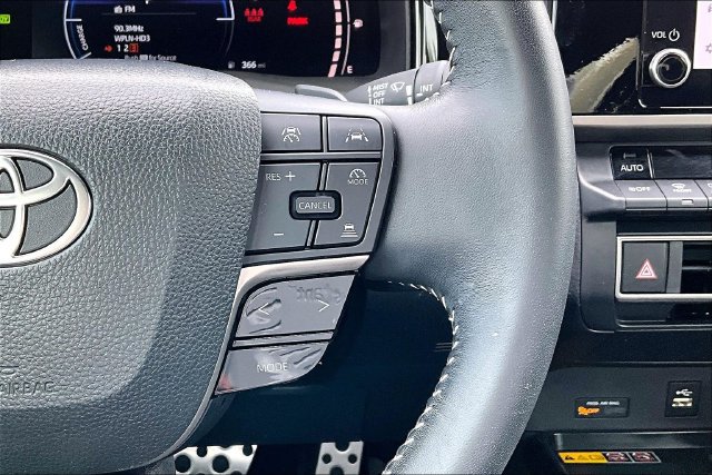 Used 2025 Toyota Camry SE w/ Convenience Package FWD image 12