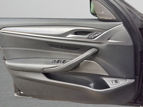 Used 2023 BMW 540i w/ M Sport Package RWD image 11