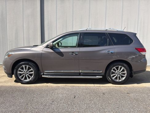 Used 2014 Nissan Pathfinder SL w/ SL Premium Package FWD image 6