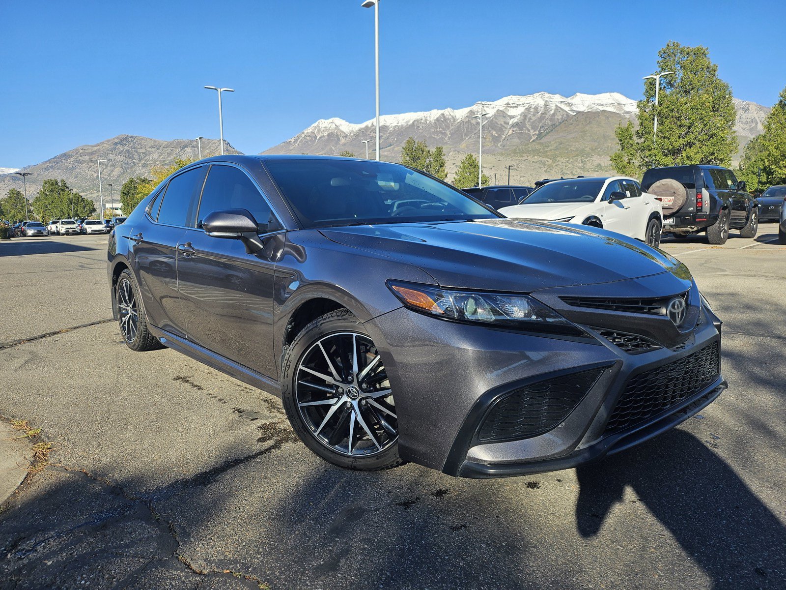 Used 2021 Toyota Camry SE w/ Cold Weather Package AWD/4WD image 3
