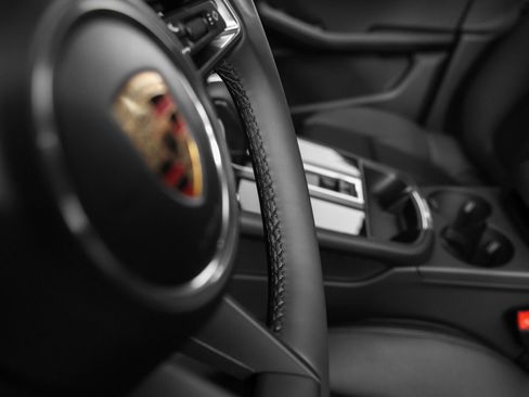 Certified 2025 Porsche Macan AWD/4WD image 25