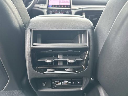 New 2025 Jeep Grand Cherokee Limited image 12