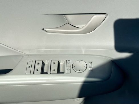 Certified 2025 Hyundai Kona SEL FWD image 17