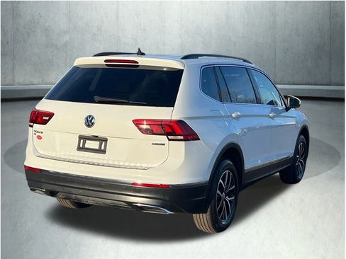 Used 2021 Volkswagen Tiguan SE w/ Panoramic Sunroof Package image 12