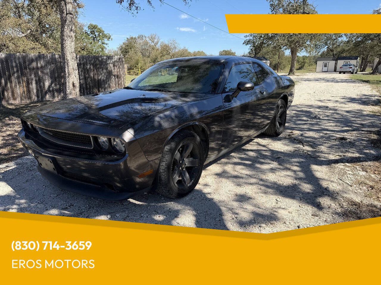 Used 2013 Dodge Challenger SXT RWD image 1