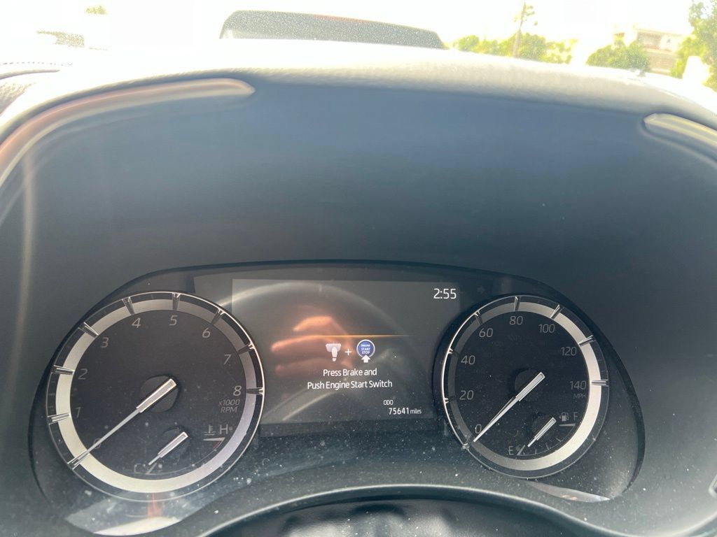 Used 2021 Toyota Highlander Limited FWD image 12