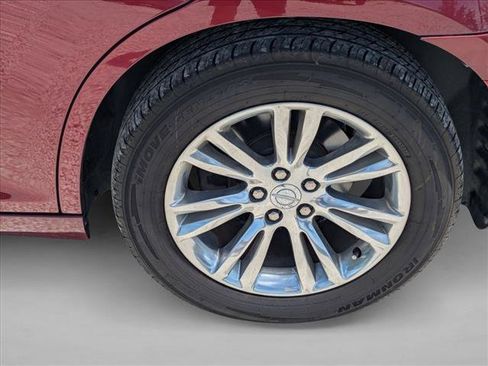 Used 2018 Chrysler 300 Touring L RWD image 8