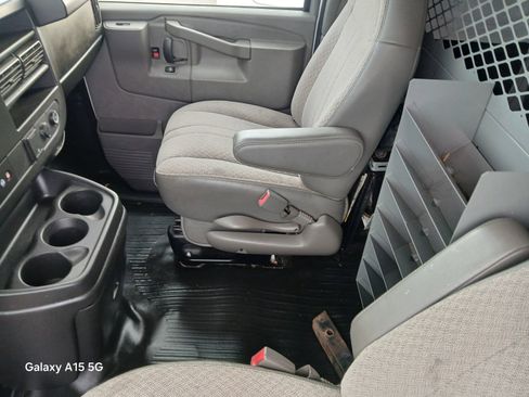 Used 2018 Chevrolet Express 3500 Extended w/ Driver Convenience Package RWD image 8