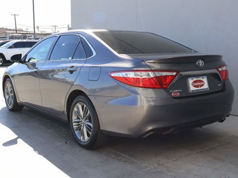 Used 2016 Toyota Camry SE image 3